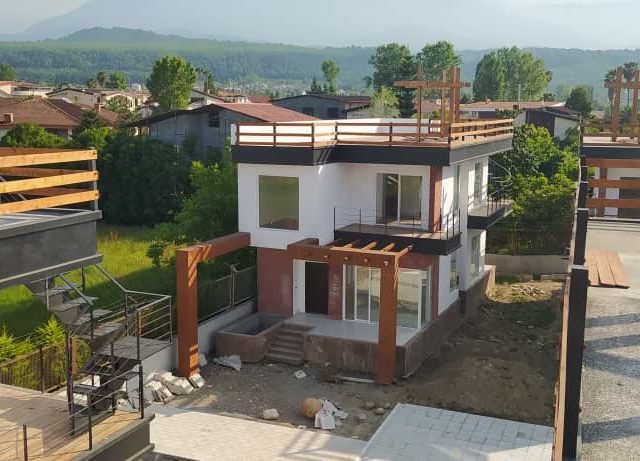 فروش ویلا ساحلی مدرن در رویان