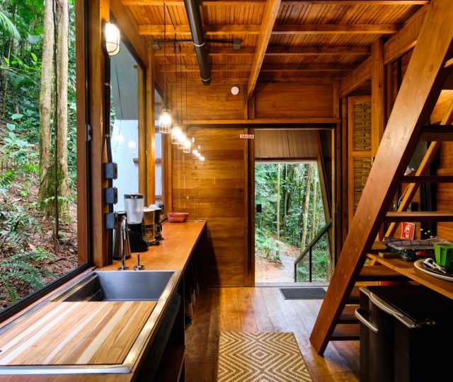 طراحی و ساخت کلبه چوبی