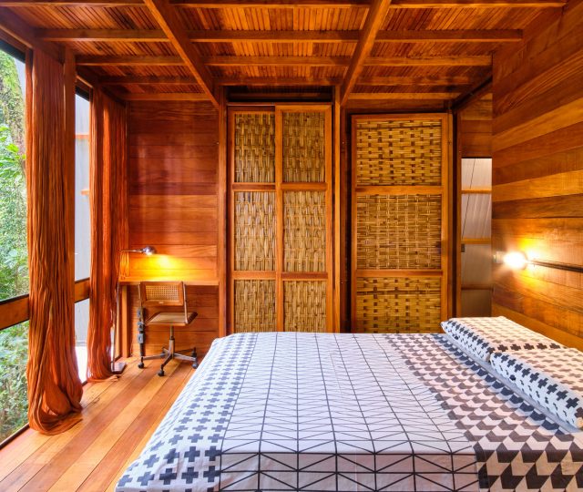 طراحی و ساخت کلبه چوبی