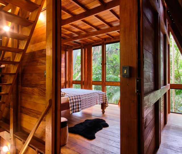 طراحی و ساخت کلبه چوبی