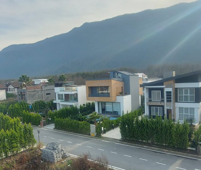 فروش ویلا زیرقیمت در شمال شهرک نارون