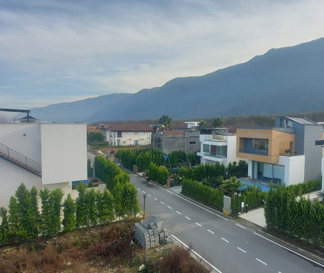 فروش ویلا زیرقیمت در شمال شهرک نارون