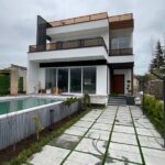 ویلا ۳۵۰ متری سه خواب در مجتمع با استخر و روف جنگلی