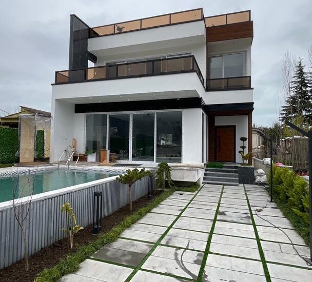 ویلا ۳۵۰ متری سه خواب در مجتمع با استخر و روف جنگلی