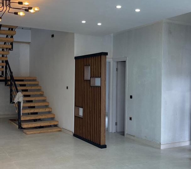 ویلا ۳۵۰ متری سه خواب در مجتمع با استخر و روف جنگلی